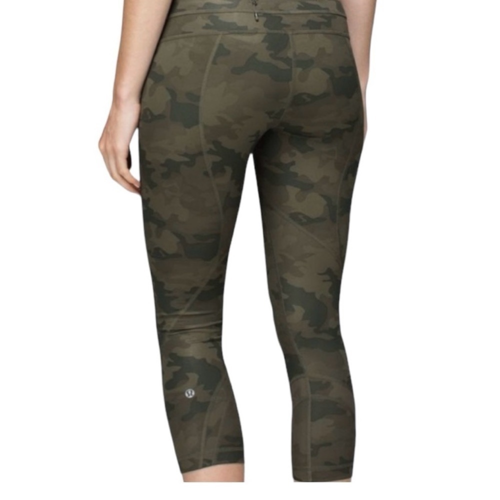 Lululemon Run Inspire Crop |I Legging Savasana Camo
Fatigue Green Size 4